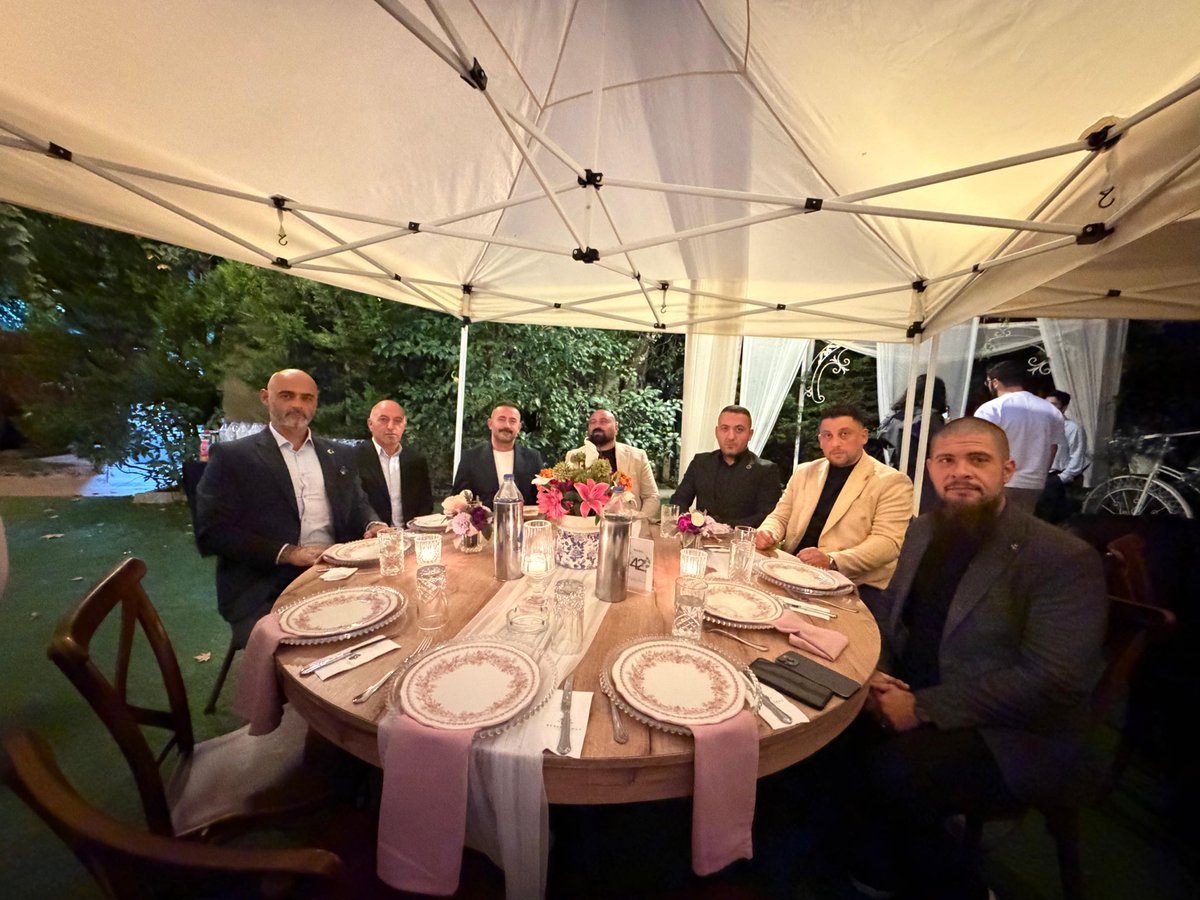 mhpbeykoz's tweet photo. İlçe Başkanımız Mehmet GÜNDOĞDU, İlçe Sekreterimiz Mehmet ÇÜRÜKSU, Belediye Meclis Üyemiz Bülent GÖKDAĞ, İlçe Başkan Yardımcılarımız Murat TURAN, Önder GEÇİR, Yakup Kadri YILMAZ ve İlçe Yöneticimiz Görkem AKMAN; Cumhuriyetköy Muhtarımız Murat COKER, İshaklı Muhtarımız Ali CİNEL ile birlikte Beykoz’un iş ve spor camiasının değerli ismi gönül dostumuz Selim ŞİMŞEK’in yeğeninin nikâh merasimine katılım sağladılar. 

Genç çifte iki cihân saadeti dileriz. 

@BBvolkanyilmaz 
@_MHPistanbul_ 
@CamurMehmet123 
@mehmetgndogdu1
