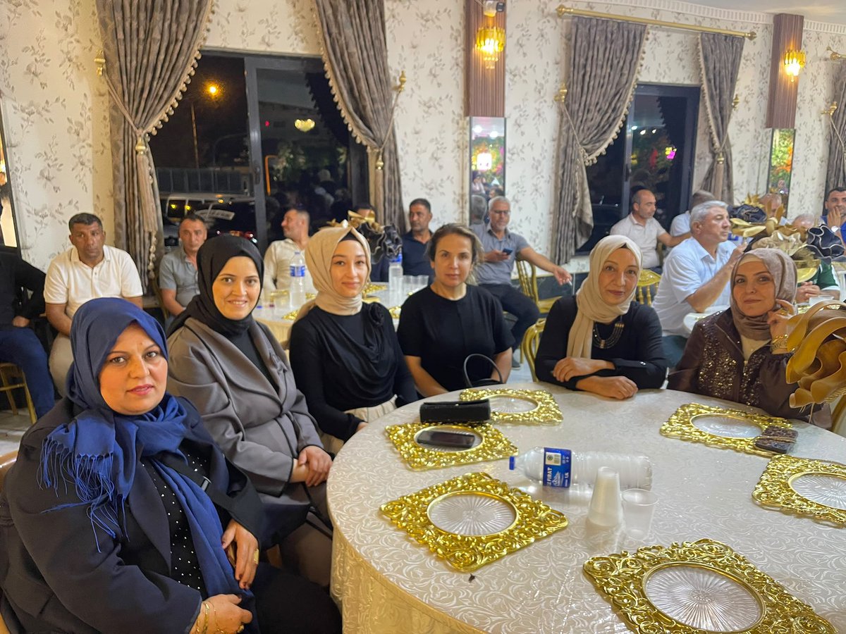 Aknizipkadinkol's tweet photo. Ak parti Nizip İlçe Başkanımız Sayın Fatih Altunses, Karkamış Kadın Kolları Başkanımız Sayın Fidan Akar, Nizip Kadın Kolları Başkanımız Sayın Rabia Günbay ve yönetim kurulu üyelerimizle birlikte Meryem&amp;Sinan çiftinin düğün törenine katıldık. @tugbaisikercan @fmfedaioglu https://t.co/hDMHDv1u3v