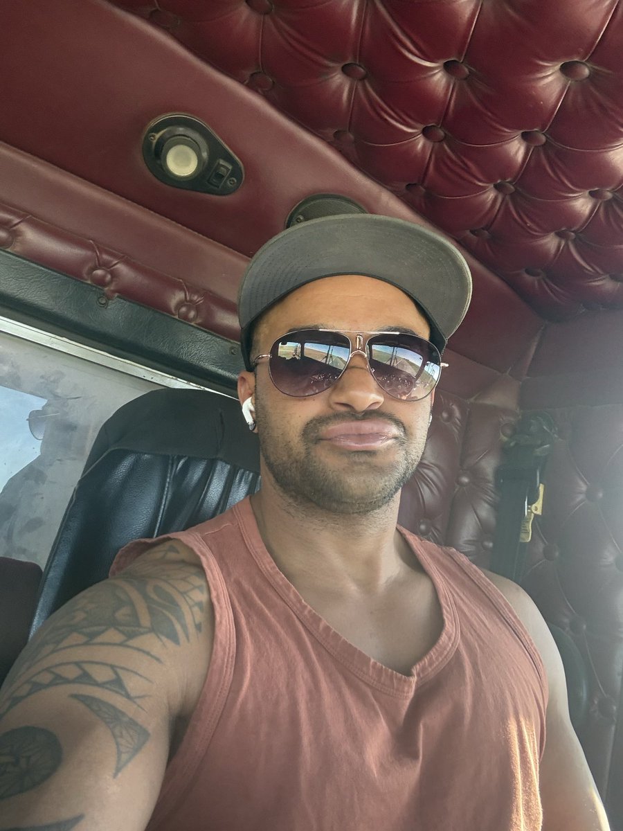 Charlie09483853's tweet photo. Headed home days off !!!! https://t.co/djnQbW1YbL