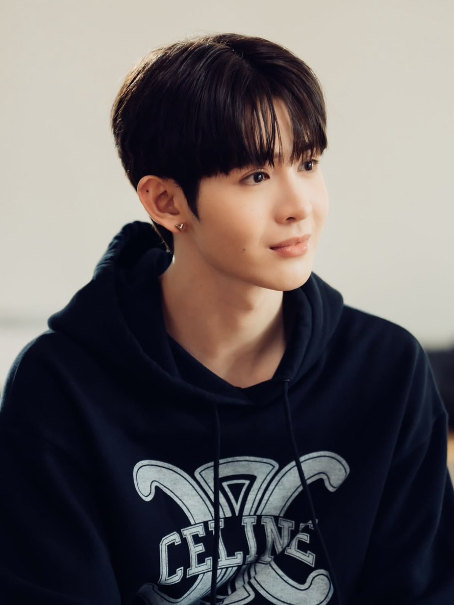 boyslovehub's tweet photo. James revealed that he has been attacked by people who struggle to separate the character from the actor. #JamesSu

During a live, he received a comment saying, “I don’t like you. You hurt other people.” https://t.co/e6hW85zdUH