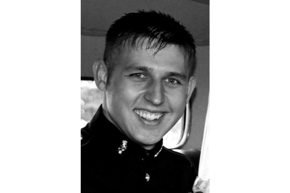 KeyserSosse's tweet photo. September 28th, 2004

Corporal Marc Taylor, 27 from Ellesmere Port, of the REME, and Gunner David Lawrence aged 25 from Walsall, of the Royal Artillery, were killed when their military convoy was ambushed south west of Basra, Iraq 

Lest we Forget these brave young men 🏴󠁧󠁢󠁥󠁮󠁧󠁿🇬🇧 https://t.co/esQIebxp1k