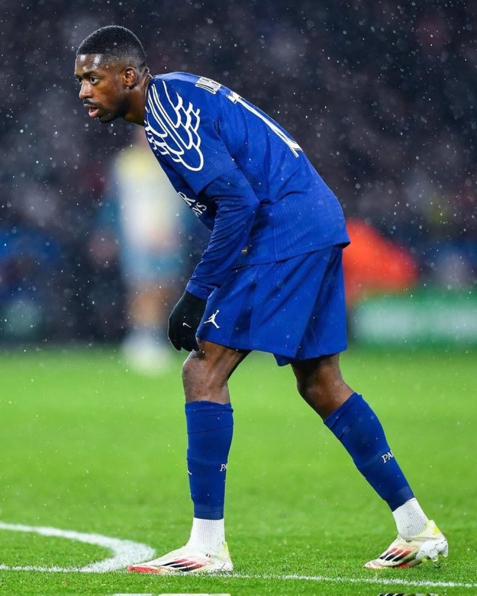 Defanscom's tweet photo. Ousmane Dembele: "İlk aldığım forma Quaresma'nın gri Beşiktaş formasıydı. Gördüğüm en yetenekli futbolcu." https://t.co/nubPjnmalf