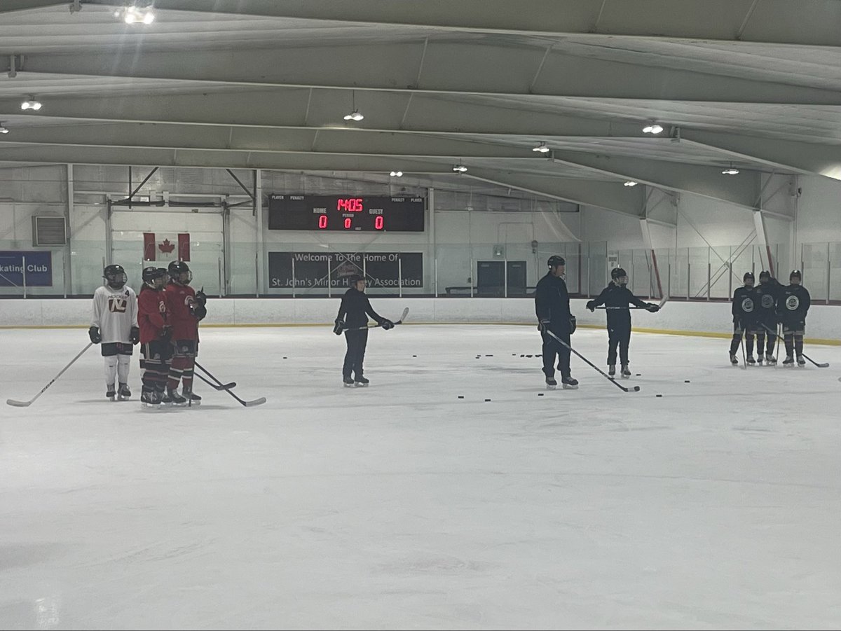 U18AAAEIB's tweet photo. First couple of practices in the book. Shaping up to be a great season! #breaktheice #letsgogirls https://t.co/XymJzXhxnh