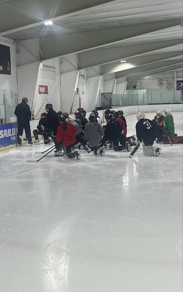 U18AAAEIB's tweet photo. First couple of practices in the book. Shaping up to be a great season! #breaktheice #letsgogirls https://t.co/XymJzXhxnh