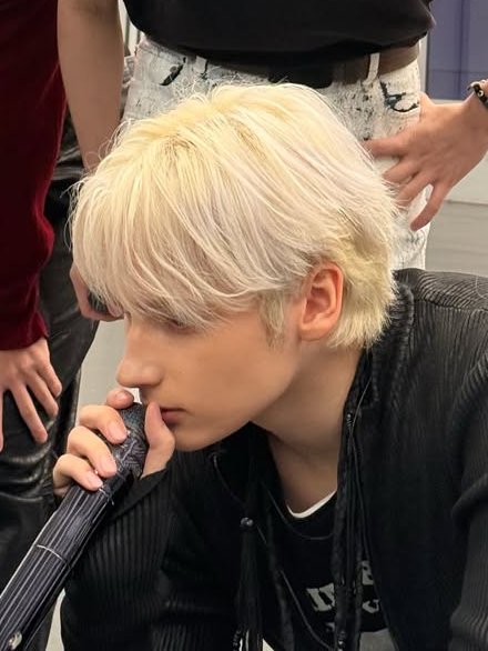 ningkaifolder's tweet photo. kai's hair grows so fast https://t.co/xaGF1zPhxG