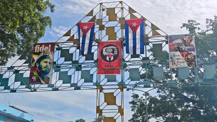 YanetsyTerry's tweet photo. En #ProvinciaGranma Feria Integral celebrando el advenimiento del 66 aniversario de los #CDR. #MiBarrioConFidel. @PartidoPCC @AsambleaCuba @PresidenciaCuba @GobiernoCuba @GobiernoGranma @BarceloOrt92635 @InesMChapman @EduardoLopezL65 https://t.co/YfiVE90wDw