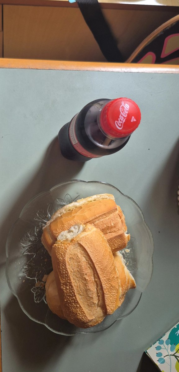YuriaOffLondor's tweet photo. Lanche da tard https://t.co/VoAzZB0yAB