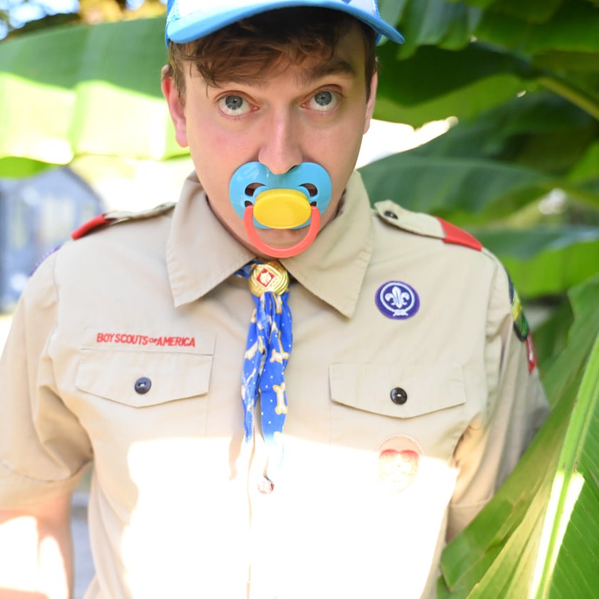 DiaperMinister's tweet photo. 🍼✨ Meet the new Kiddo Luly ABDL Pacifiers! ✨

Our young scout is here to introduce you to one of 20 amazing colors coming to Diaper-Minister from September 28th! 🌈

Designed for comfort, style, and everyday ABDL fun:

💙 EU-compliant silicone teat
😊 Shield curvature designed to for all faces
🎨 Solid colors
🌈 Multicolor designs
✨ 20 colors to collect and choose from

Which color will be your favorite? 👶🍼
Available September 28th at Diaper-Minister!
Model @lilqtboy
