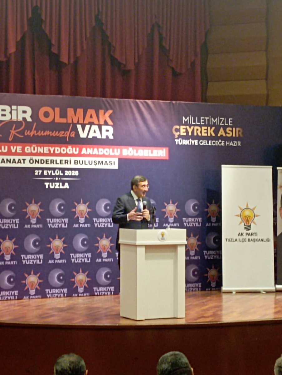 EmadDernegi's tweet photo. 📢 SAYIN CEVDET YILMAZ’A TEŞEKKÜRLERİMİZLE

@Akparti
@RTErdogan
@_cevdetyilmaz

Emeklilikte Adalet Derneği Yönetim Kurulumuz olarak, sahada Cumhurbaşkanı Yardımcımız Sayın Cevdet Yılmaz ile bir araya gelme fırsatı bulduk.

Gerçekleştirdiğimiz görüşmede, Genel Başkanımız Sayın Mihriban Uğurlu’nun selamlarını Sayın Yılmaz’a ileterek, kendisinden görüşme talebimiz ve randevu beklentimiz olduğunu ifade ettik.

Kademeli emeklilik beklentimizi anlatarak, yaklaşık 4,5 milyon vatandaşımızın yaşadığı mağduriyetin daha fazla ertelenmemesi gerektiğini vurguladık.

Dosyamızı danışmanına teslim ederek, talebimizin ve yaşanan mağduriyetin ilgili merciler nezdinde değerlendirilmesini istedik.

Sayın Cevdet Yılmaz'a ilgi ve nezaketi için teşekkür ederiz.

Emeklilikte Adalet Derneği

@Akparti @RTErdogan @isikhanvedat @mehmedmus @mustafaelitas @oerdem42 @Nilgun_OK @resulkurt34 @haltinsoy68 @orhanyegin @ahmetkilic16 @ejderacikkapi @yasarkirkpinarr @NecmettinErkan_  @GulsoySeydi   @ertugkocacik @AvukatErsanAksu @ismailgunes64 @suleymansahan66 @hby34 @arzusilingunydn @haruncelik1985 @mehmetumur_ @malikaldirim @AyanNilhan @profdrorhanates @sumeyyeesenyel @zeynepyildiztr @mvnazimelmas @busrapaker @sebnembursali @selvacam @abuyukgumus @muammerravci

@EmadDernegi
#KademeliEmeklilik 
#KademeBizimHakkımız