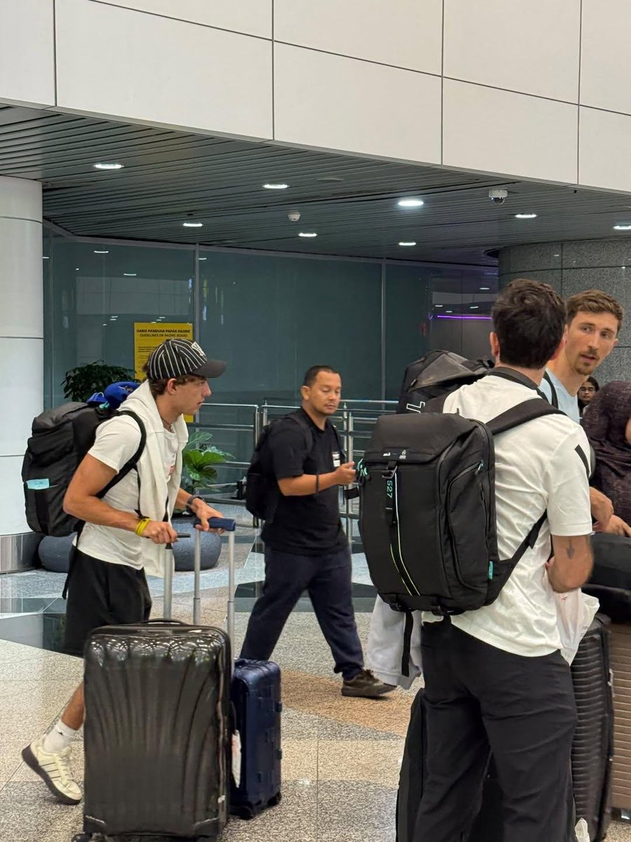 antsmuse's tweet photo. GOATNELLI HAS ARRIVED IN MALAYSIA 🥳 https://t.co/OlcFB6tKL7