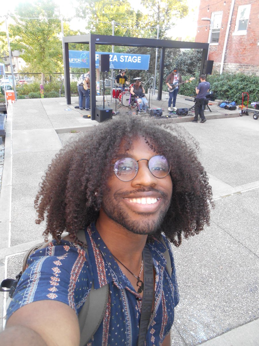 theegrandace's tweet photo. My day yesterday was spent performing at a packed arts festival in Cincinnati https://t.co/5l6TCYL7Ox