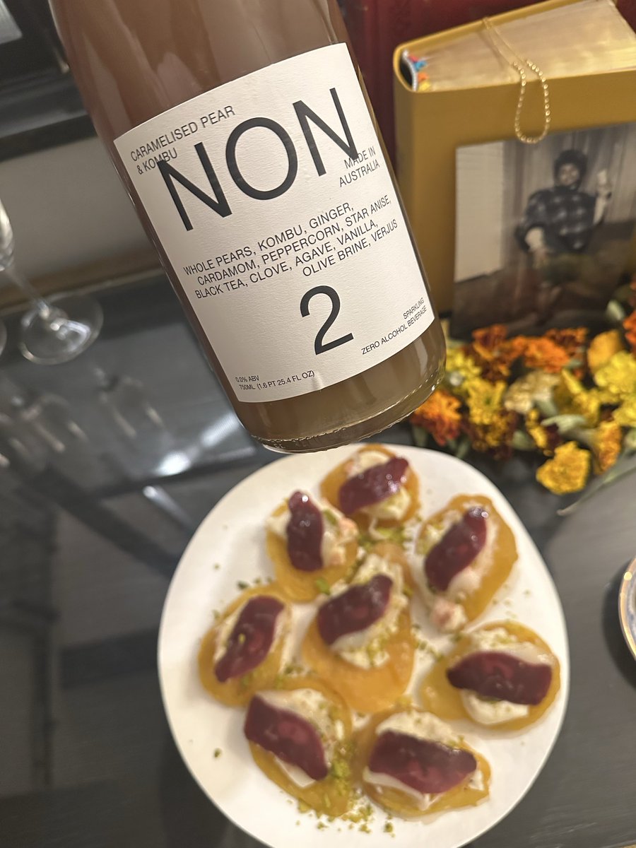 dckry's tweet photo. hors d’oeuvres à la sha’tina

dried pear with taleggio, roasted bronte pistachio and duck prosciutto.

washed down with a caramelized pear libation.

plays “i too am wanting” by Syreeta https://t.co/AFoOICxJET