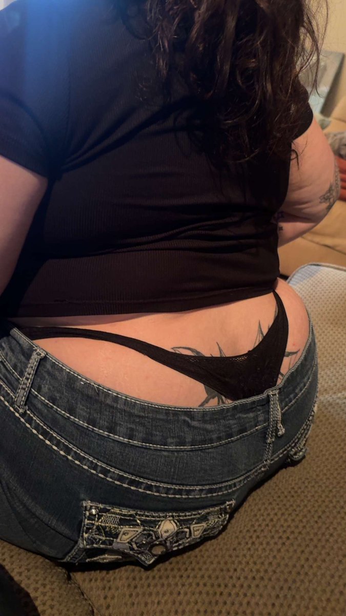 ViVixenthencri's tweet photo. Peek-a-boo 🍑
#nsfwtwtًًًٌٌٍِّ  #thicc #thong #bbwbabe https://t.co/uFcY03PE31