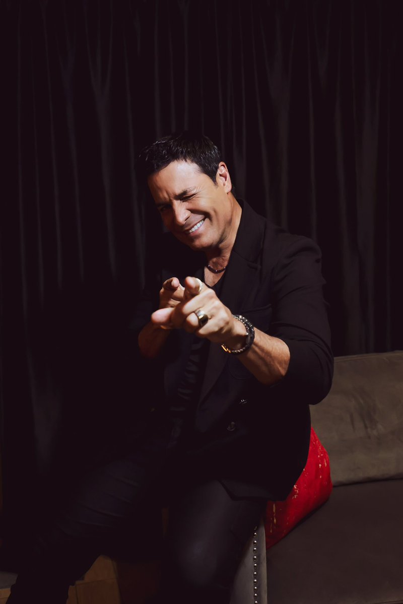 CHAYANNEMUSIC's tweet photo. Una cosa es subir al escenario y otra muy distinta encontrarse con un público como ustedes. Gracias, Houston. 🥰 Seguimos hoy en San Antonio 🕺🏻 Esssoo!!! https://t.co/pPMSK6AWWa