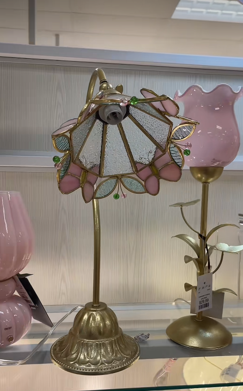 lavieestbelIe's tweet photo. The prettiest lamp 🦋💗 https://t.co/MkamGNymL0