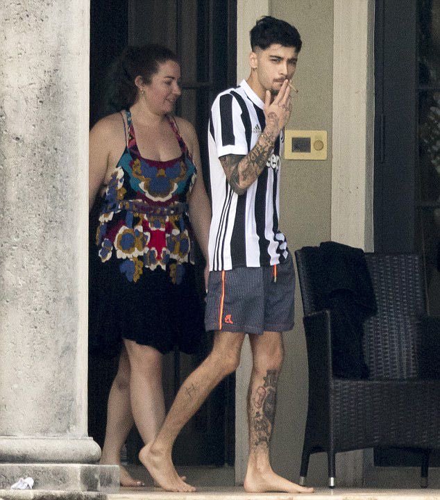 fleurbykenzo's tweet photo. depende q tipo de flacos si son estos como Zayn háblenme https://t.co/3uDKHtHZy0