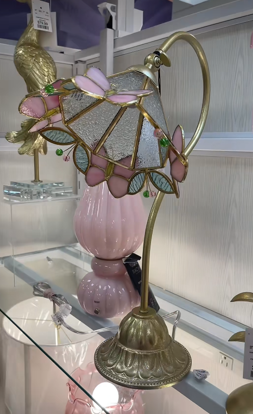 lavieestbelIe's tweet photo. The prettiest lamp 🦋💗 https://t.co/MkamGNymL0