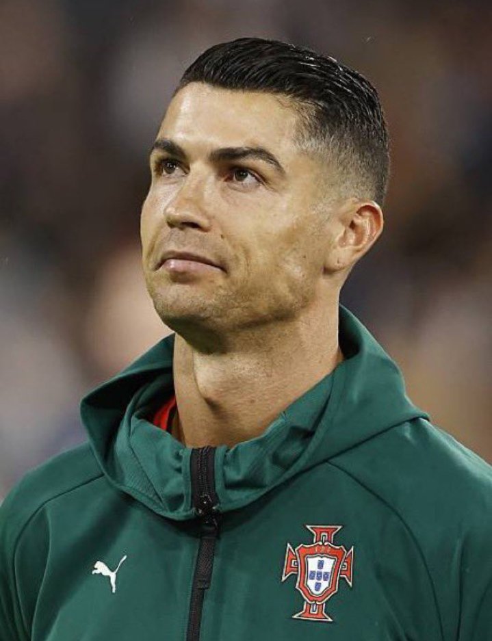 henryszn2's tweet photo. CRISTIANO RONALDO IS NOT STARTING TONIGHT‼️

Cristiano Ronaldo starts from the bench, now watch Portugal play their best football. 

When you discover the problem and get rid of it, you will definitely win. The manager has done great by this decision.🚨🛑 https://t.co/3aMrh6fOZ7
