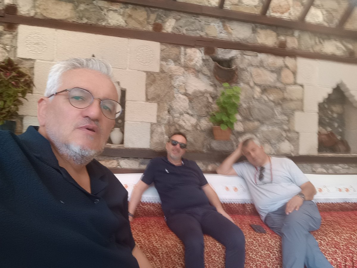 kayaogluibrahim's tweet photo. Misafirimiz Macaristandan tesrif etmiş.Bizde Selçuk beyi ağirlamaya calistik. https://t.co/E09q7gYbFl