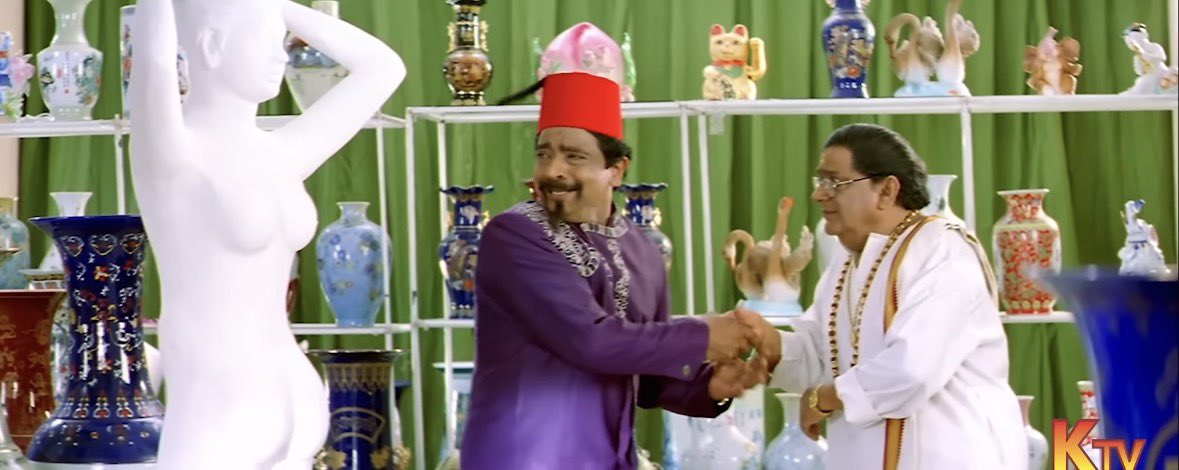 thevijay27's tweet photo. Kai ah kudu @rakkicinemas EPIQ for #Endgame https://t.co/UoIEviz44o