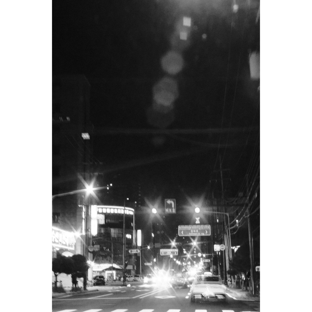 brooklynroac7b's tweet photo. _365 
Byeolbam. A night filled with falling stars. On my way home from work. I got off late and had no time to capture much, but I’m glad I managed to capture this much. September 10, 2026. 253/365. X-T50 
Hexanon 40mm F1. 8 https://t.co/EZJ0BGpwqF