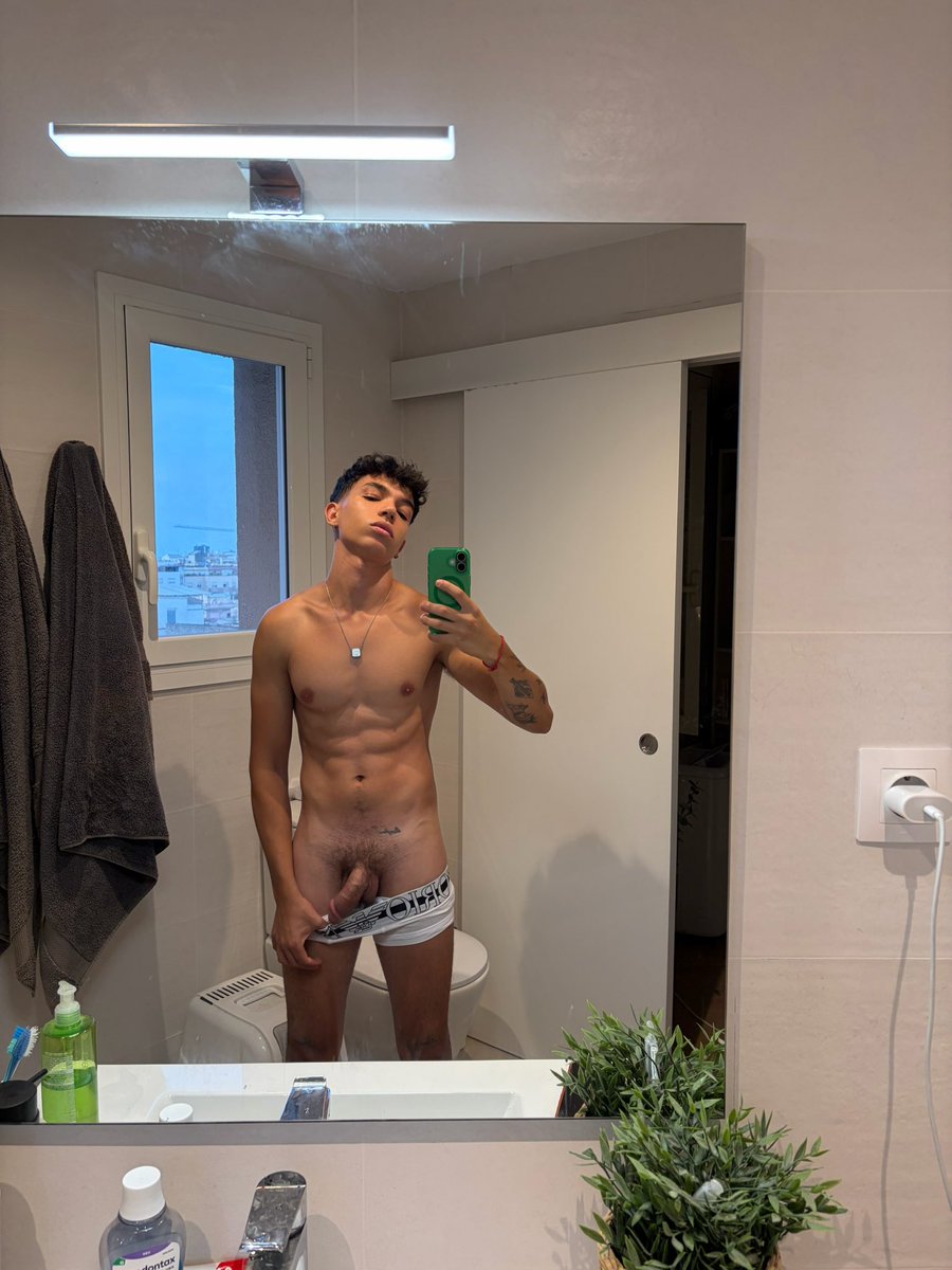 twinkmauroo's tweet photo. Front or back? 😏 https://t.co/uzo1IL3QrH
