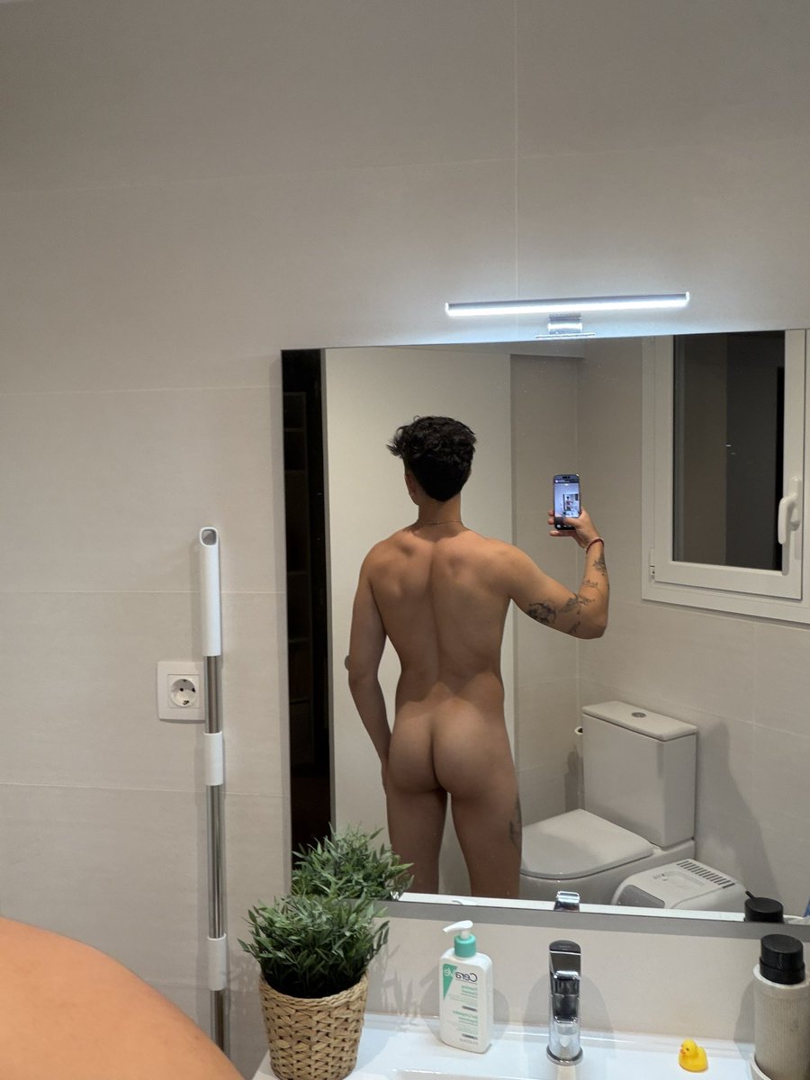 twinkmauroo's tweet photo. Front or back? 😏 https://t.co/uzo1IL3QrH