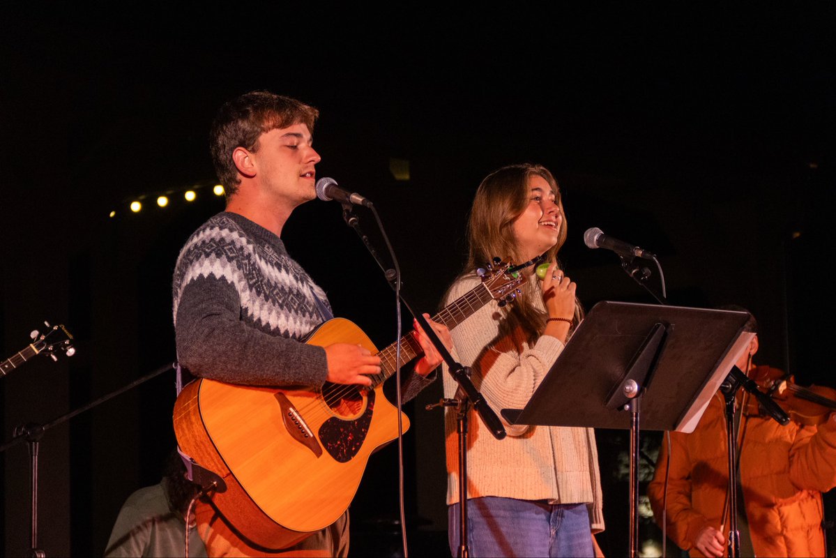tayloru's tweet photo. Live music and a night with friends. 

Fall Fest was the perfect way to celebrate the fall season together!

#tayloruniversity #tayloru #tulifetothefull https://t.co/SfP1WVl8w0