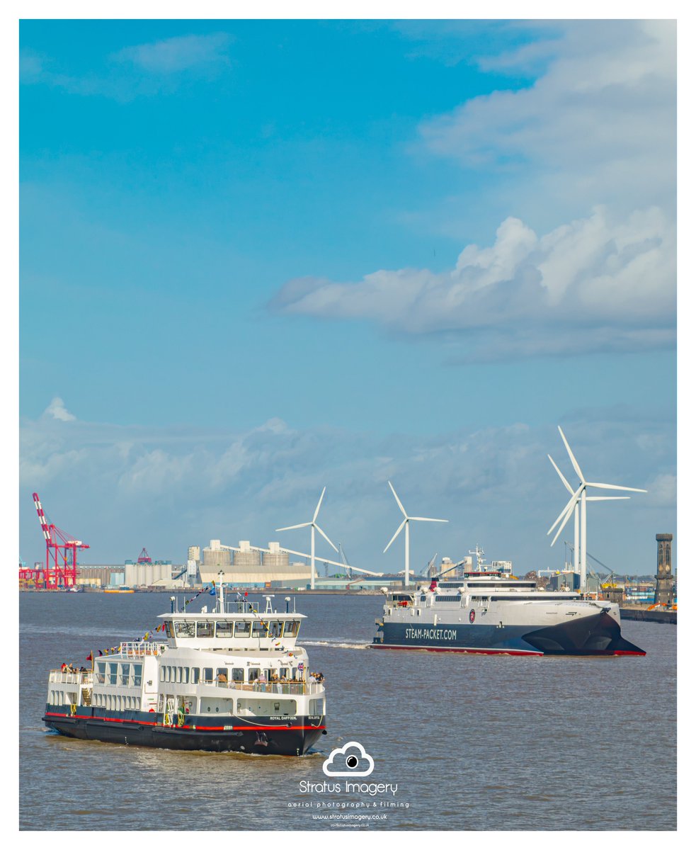 stratusimagery's tweet photo. The brand new Royal Daffodil on the Mersey with her first passengers 🥳

@angiesliverpool @realrobinjmac65 @YOLiverpool #liverpool #merseyferries #royaldaffodil https://t.co/IIeomYEELS