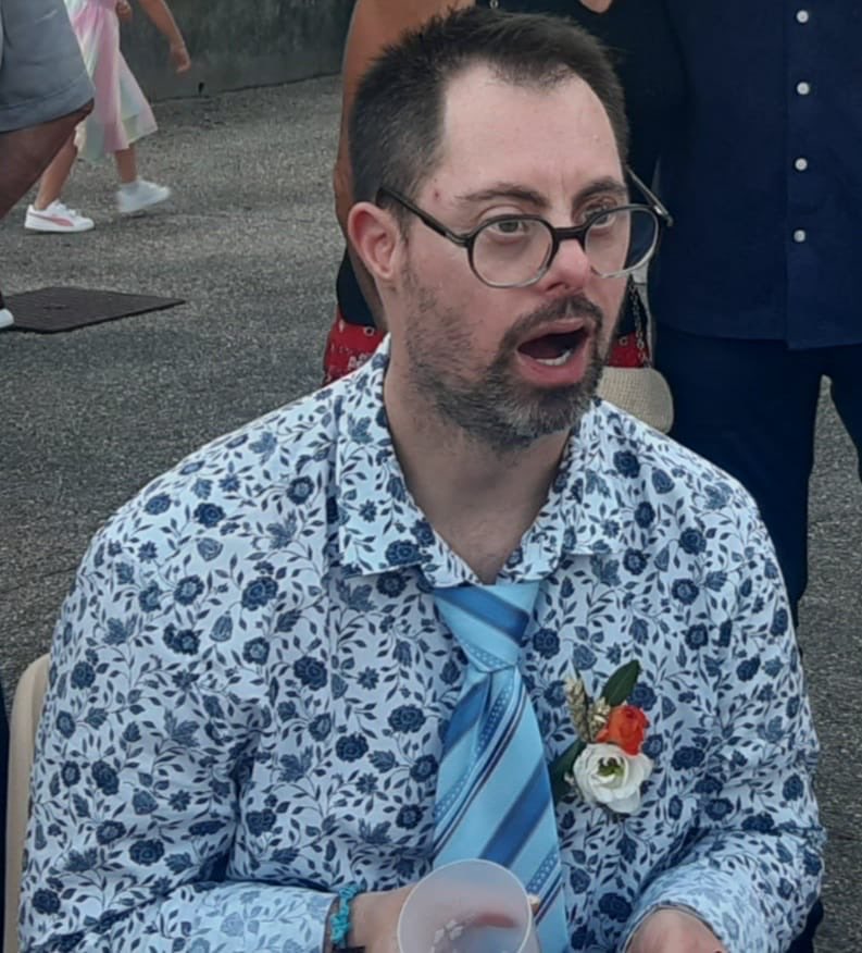 Carene1984's tweet photo. Mon cousin s’en est allé à 47 ans.

En ce jour où le Saint-Père est à Lourdes, auprès des malades, je vous demande simplement une prière pour lui.
Repose en paix🙏 https://t.co/RD6EaHLIdF
