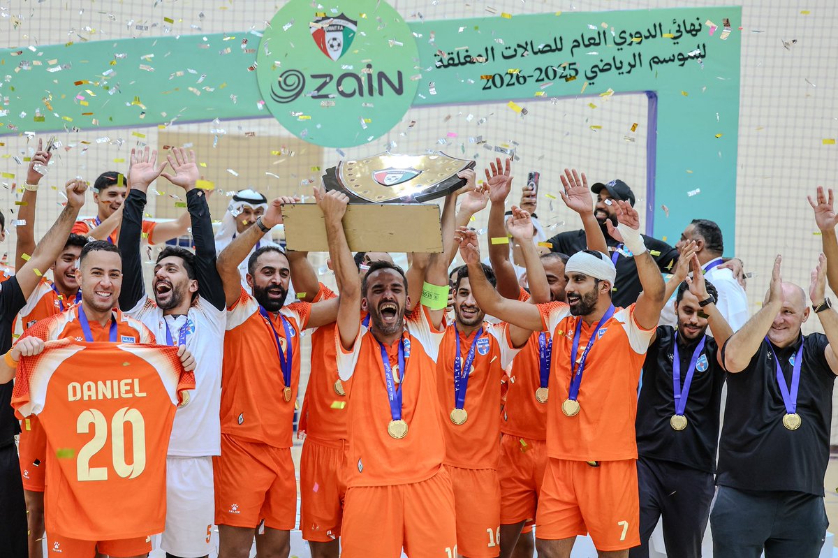 Alhakea_Sports's tweet photo. قام عضو مجلس إدارة الاتحاد الكويتي لكرة القدم الدكتور عادل العدواني بتتويج نادي كاظمة بلقب دوري كرة قدم الصالات للموسم الرياضي 2025-2026، كما تم تكريم اليرموك بالمركز الثاني، وذلك على صالة نادي الشباب مساء اليوم، بحضور مدير ادارة مسابقات الصالات المغلقة فراج الفراج.

#KuwaitFA https://t.co/hzz2zUU5e6