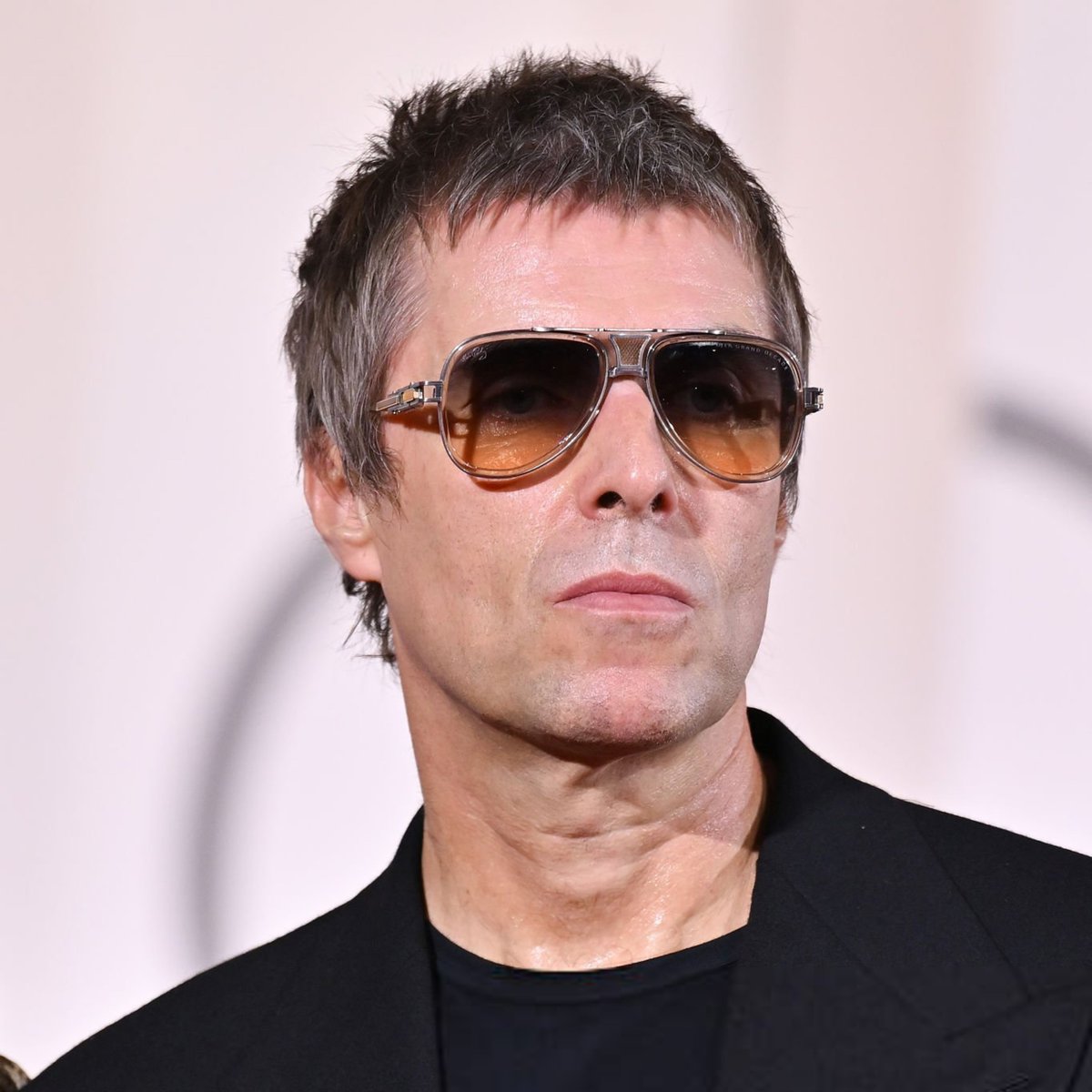 lnstantFoot's tweet photo. 🚨 DES FUITES EN INTERNE RASSURENT LES FANS DE MANCHESTER CITY ! 🔵🤑

Alors que l'affaire secoue l'Angleterre, Liam Gallagher (grand fan de Manchester City), visiblement très bien informé vient de lâcher un message retentissant sur X, affirmant que le pire serait écarté pour les Cityzens !

🗣️ « Une personne très, très haut placée vient de me dire que si nous perdons notre appel (ce qui n'arrivera pas), nous écoperons d'une AMENDE et d'une INTERDICTION DE RECRUTEMENT, et c'est tout. Alors que tous les rageux névrosés et désespérés la ferment ! MCFC 💙 »