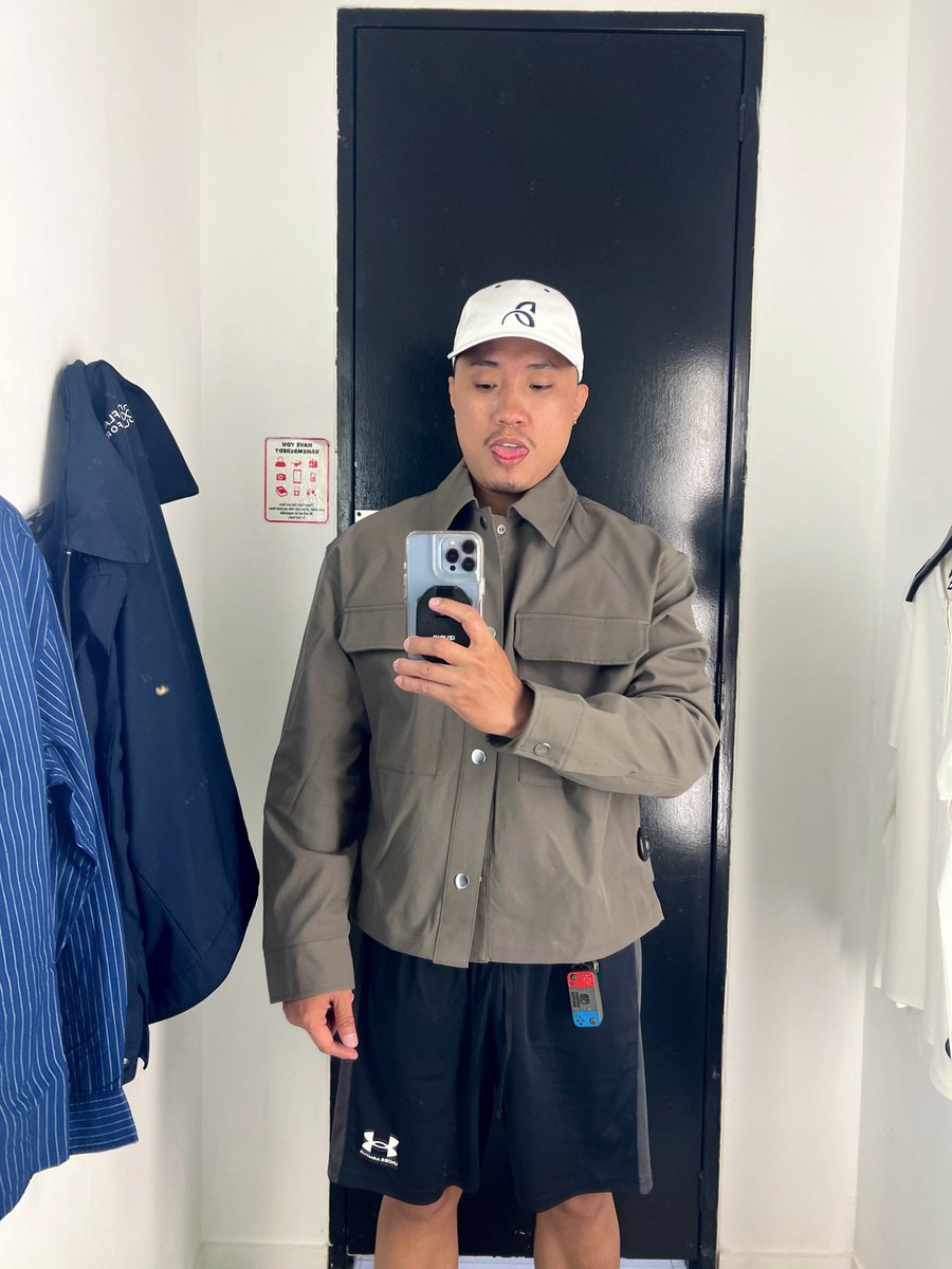 PERSONONETHAT's tweet photo. Panic buying syempre meron din si jowa para di nya ko pagalitan hahahaha dame bago sa h&amp;m ngayon. https://t.co/d2rzjA4mfJ
