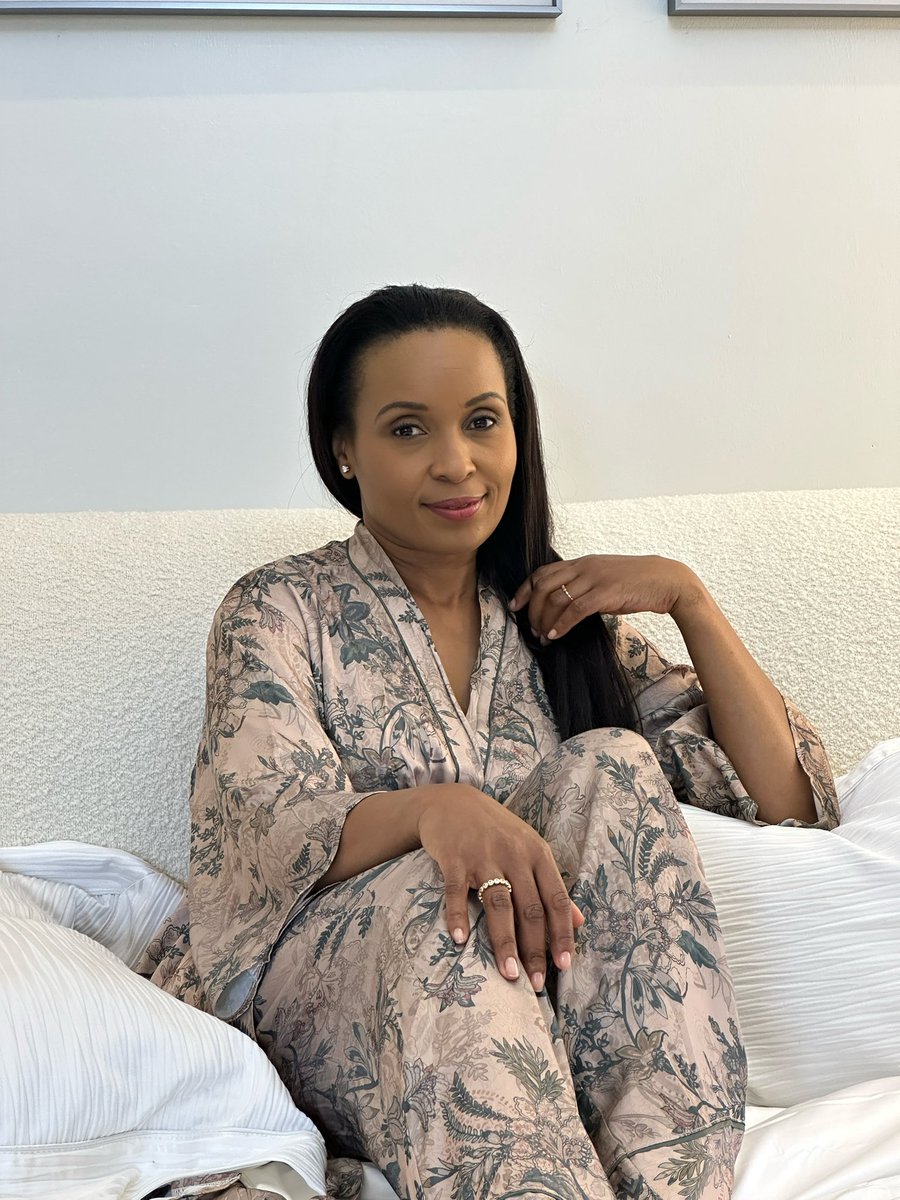 MissMwanyigha's tweet photo. May you not just find the sleep, but the dream💭
Italian Duvet set, bed and decor: @ophas_atelier 
📸 @halimaaosman https://t.co/QhLMqOVgKu