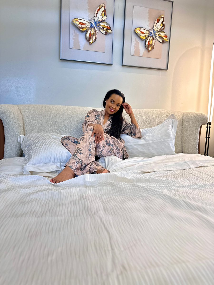 MissMwanyigha's tweet photo. May you not just find the sleep, but the dream💭
Italian Duvet set, bed and decor: @ophas_atelier 
📸 @halimaaosman https://t.co/QhLMqOVgKu