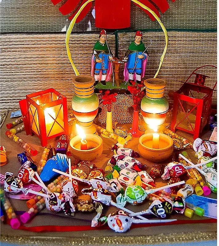 choquei's tweet photo. 🚨HOJE: 27 de setembro o Brasil celebra Cosme e Damião com doces, caruru e homenagens aos Ibejis e erês. https://t.co/8EXsKzPnx1