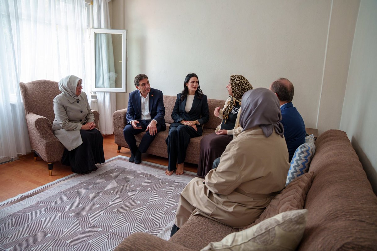 AKKadinSisli's tweet photo. Aydın Milletvekilimiz  Seda Sarıbaş ile birlikte Şişli’mizde saha çalışmamızı gerçekleştirdik. Teşkilatımızla birlikte mahallelerimizde çalışmalarımızı sahaya yansıttık. https://t.co/PEkDd5hIgF