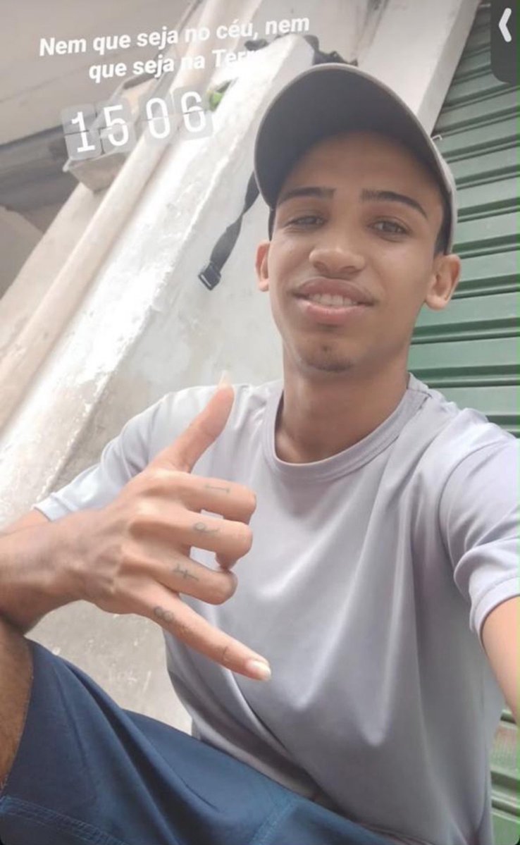 vilaKennedyNews's tweet photo. 🚫Atenção🚫

Esse é o Bandido de Vulgo (PT)

 Esse Covarde ficar cheio de maconha andando voado de moto pela vila Kennedy, moradores não tão aguentando mais esses traficante covarde na vila Kennedy 

 Qualquer informação sobre o paradeiro desse covarde, chamar no ADM https://t.co/VfnjiBFYz7