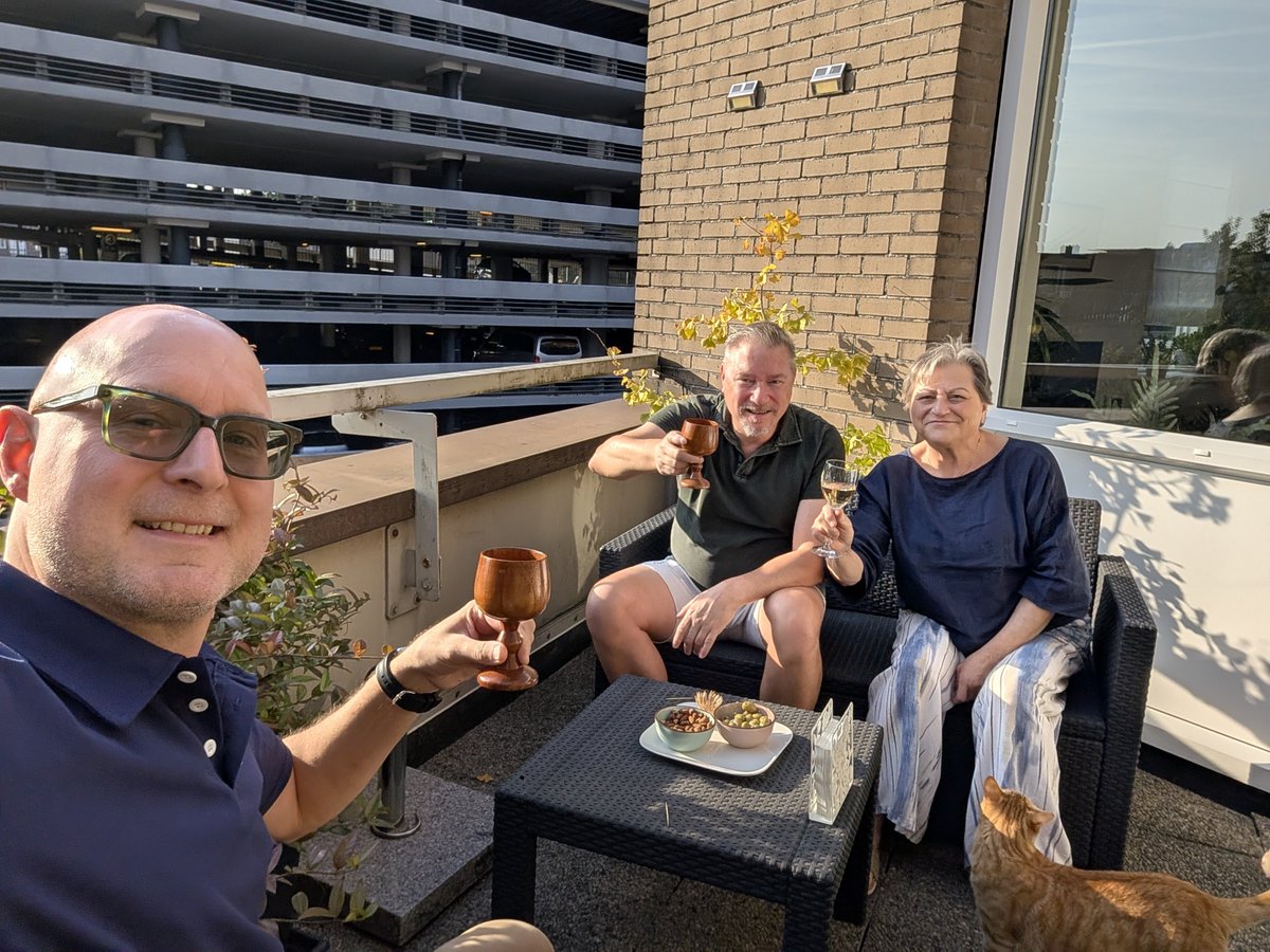 bertbrouwer70's tweet photo. Smulavond #Musketiersclub #035 #Hilversum #Hans #Pina #Bert https://t.co/KW5fwA3G5M