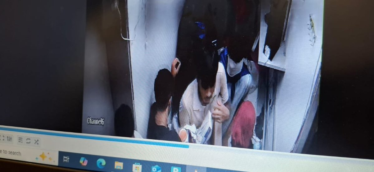 the_anshrai's tweet photo. visuals from the LPU protest,  this has gone way beyond demanding justice. Students allegedly looting items from a mall is not a protest—it’s simply destruction and theft. You can demand justice without destroying someone else’s property.

#LPU #LPUProtest #StudentProtest #Justice