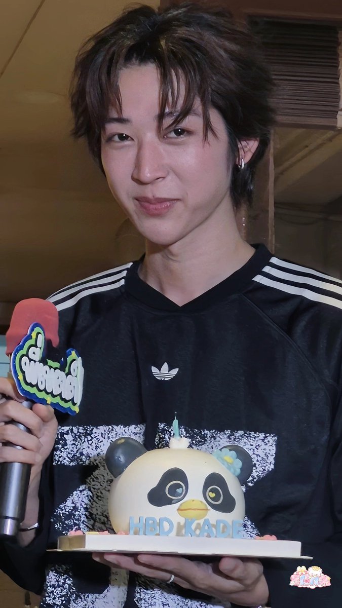 elina_blooms's tweet photo. Happy Birthday, Kade!🎂🎉
Sending thousands of loves from a fan in Vietnam🇻🇳 to you. Thank you for always being a source of positive energy for me. May your new age be full of health, happiness, and even more explosive success!
#KADEUp_To_28
#kzonefamily #kzone #kadetanapon #kade https://t.co/azowsM0yAR