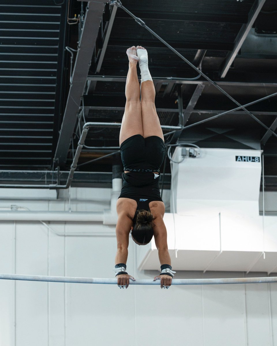 uncgymnastics's tweet photo. Bars squad has been working ����

#GoHeels https://t.co/JApnSc5Chg