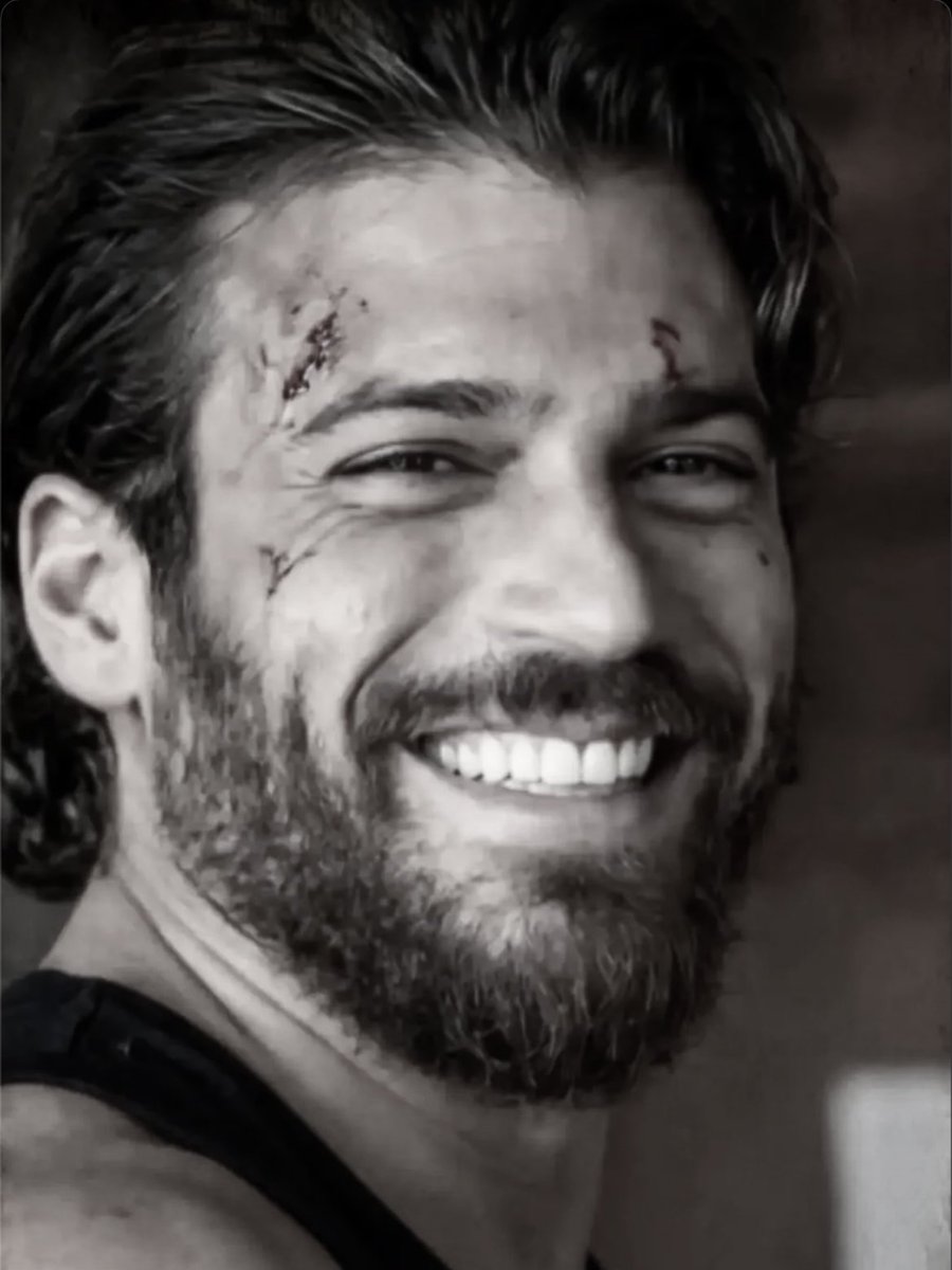 CaterinaCateK's tweet photo. “Qualsiasi strada scegli, qualcuno penserà che sia sbagliata. 
Tanto vale scegliere quella che ti rende vivo.”

#CanYaman ✨🤍 https://t.co/LbOqy9lbb2
