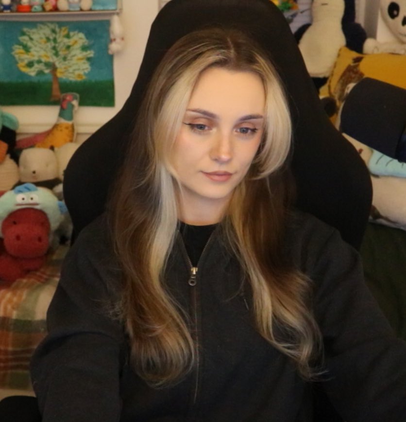 AtoraTora_'s tweet photo. Live now!! Rare sleepy Sunday stream ^-^ playing Blood of Dawnwalker, come join!! https://t.co/johBqOT9VI https://t.co/XkviqQW71r