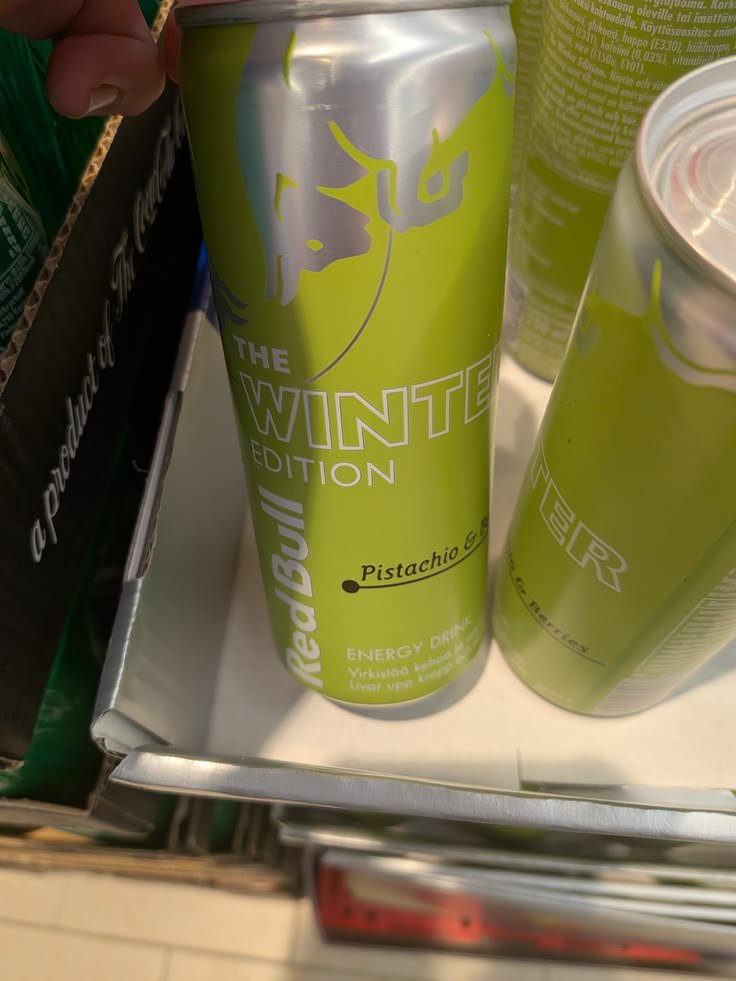N0b2curs's tweet photo. Le nouveau goût #RedBull svp qui a eu l'idée de créer une tel merde https://t.co/ObCR7qaxIL