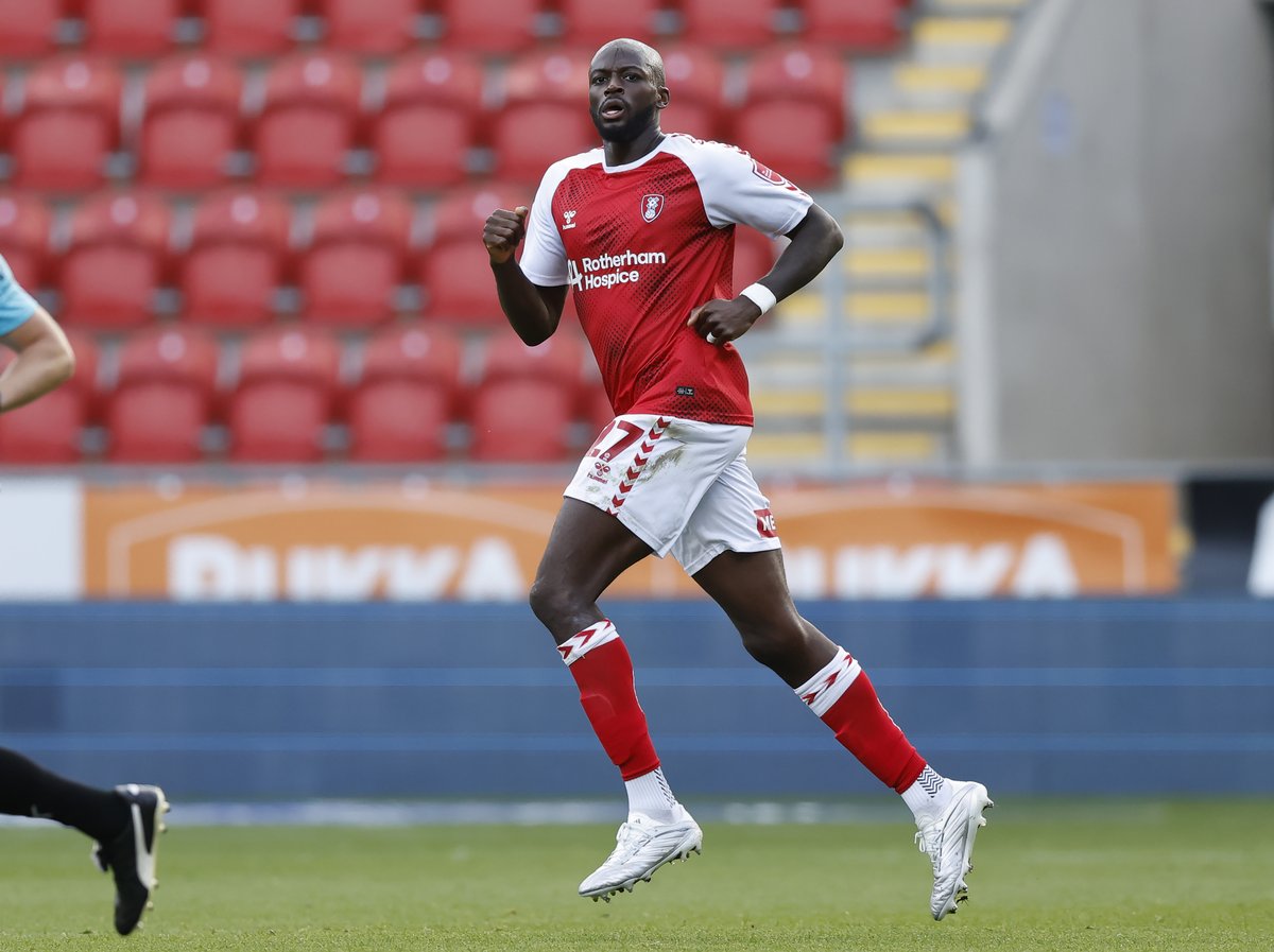 paulm_davis's tweet photo. Dominic Iorfa, Alex Bruce's dad and the own goal of 1984 ... the story of #rufc 1 Crewe Alexandra 1.
https://t.co/yPntk3Skkn https://t.co/mfnzig315I