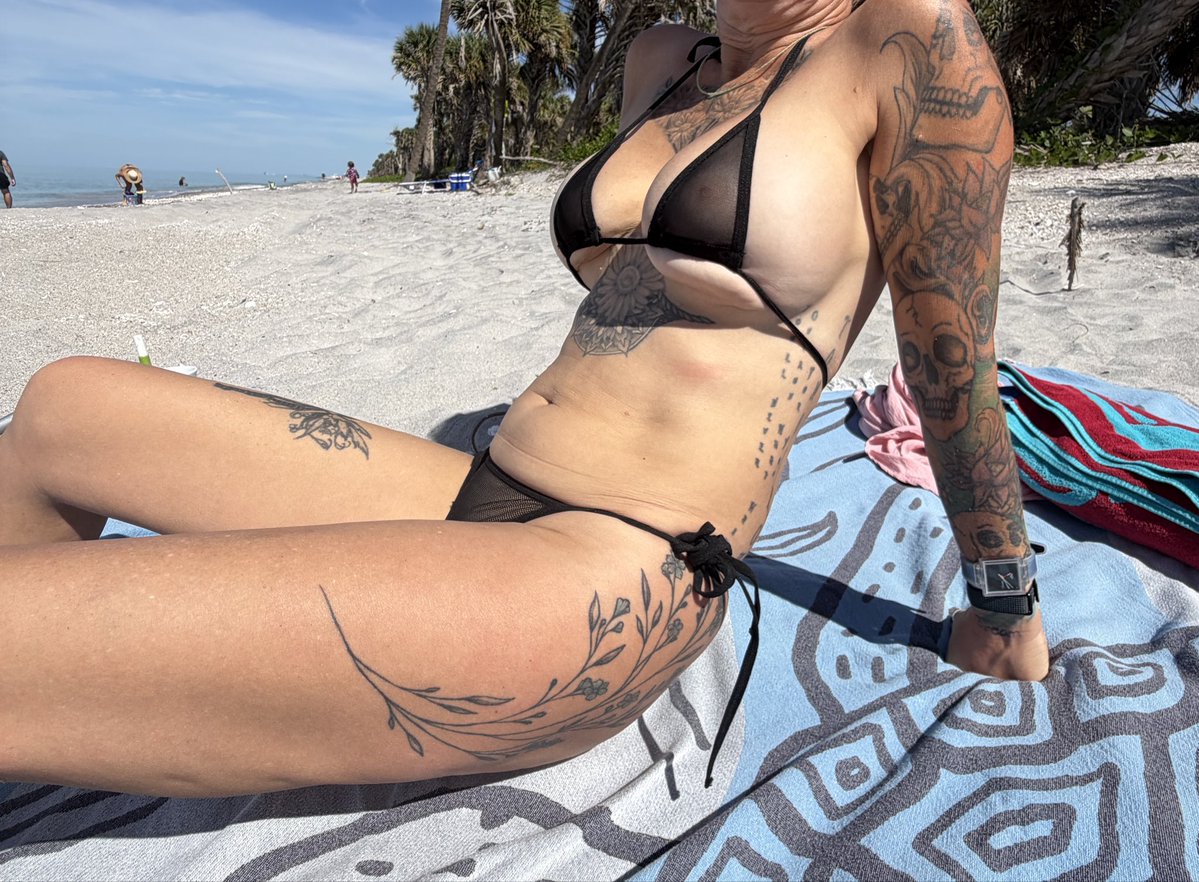 CopperKissesXO's tweet photo. You picked black… I listened. 🖤😉
Was it the right choice?
#BlackBikini #Redhead #BeachDay #Swimsuit https://t.co/cdZD93dQbL