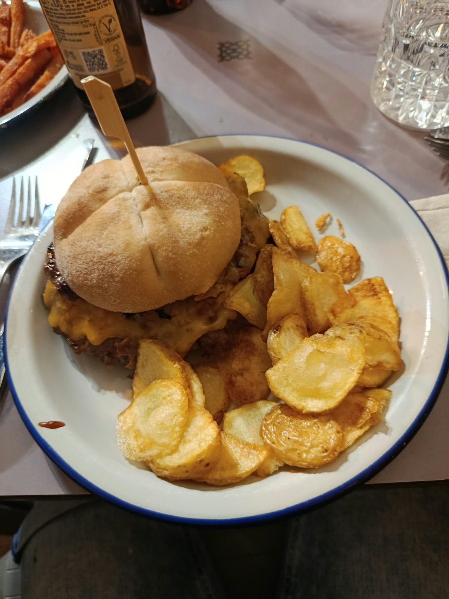 marcgvz's tweet photo. al final ha caído la cena también

día completo de verdad https://t.co/AhNlEzF3sK
