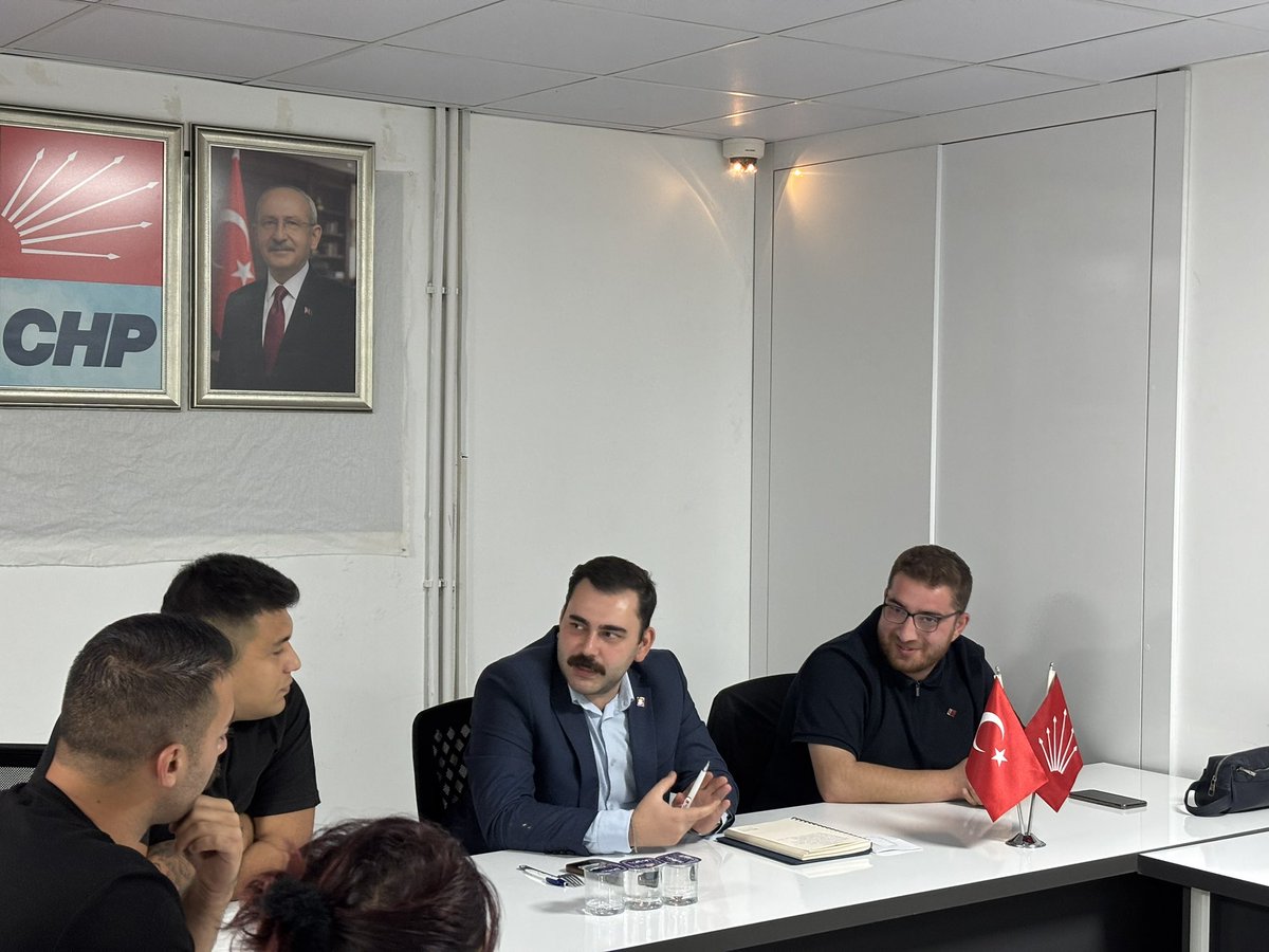 chpkeciorengenc's tweet photo. Cumhuriyet Halk Partisi Keçiören Gençlik Kolları olarak ilk yönetim kurulu toplantımızı gerçekleştirdik.
Gençlik burada, Ata ocağının yanında ! https://t.co/mQb4L4mC2a