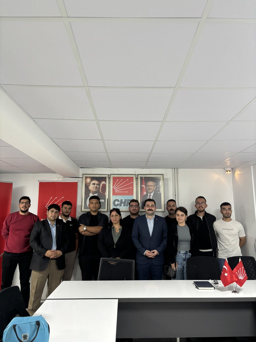 chpkeciorengenc's tweet photo. Cumhuriyet Halk Partisi Keçiören Gençlik Kolları olarak ilk yönetim kurulu toplantımızı gerçekleştirdik.
Gençlik burada, Ata ocağının yanında ! https://t.co/mQb4L4mC2a